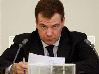 Медведев посоветовал госкомпаниям уменьшить бонусы для топ-менеджеров